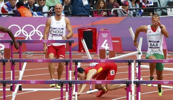 Là người từng giữ kỷ lục thế giới ở nội dung này, Lưu Tường đã phải hứng chịu kỳ Olympic thứ 2 thất bại vì những chấn thương đến từ gót chân phải của anh.